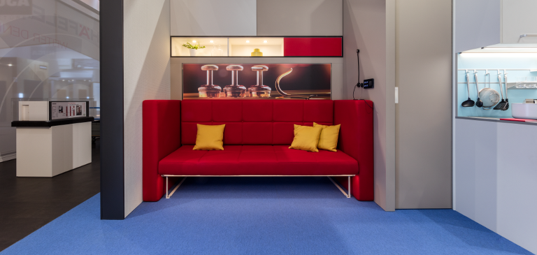 Das Sofa-Bett Model Tavoletto kombiniert Sitz-und Schlafmöglichkeit in einem