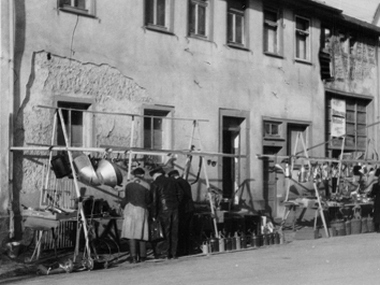 La vendita sulla strada dopo il grande incendio del 1950